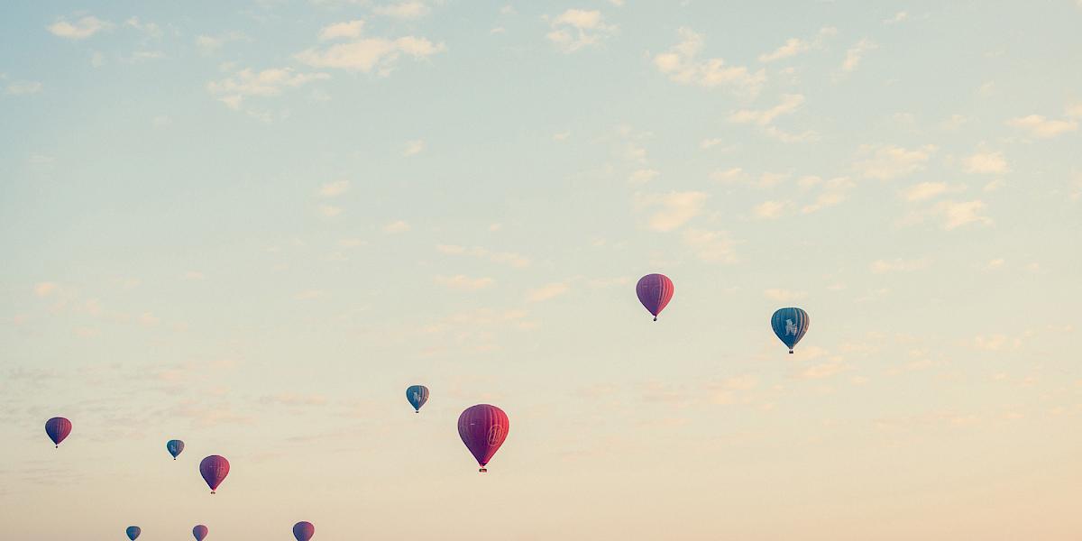 Heissluftballons am Himmel