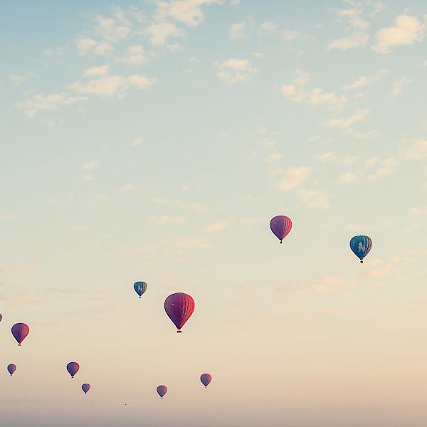 Heissluftballons am Himmel